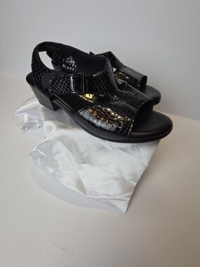 SAS Black Croc-Embossed Slingback Sandals